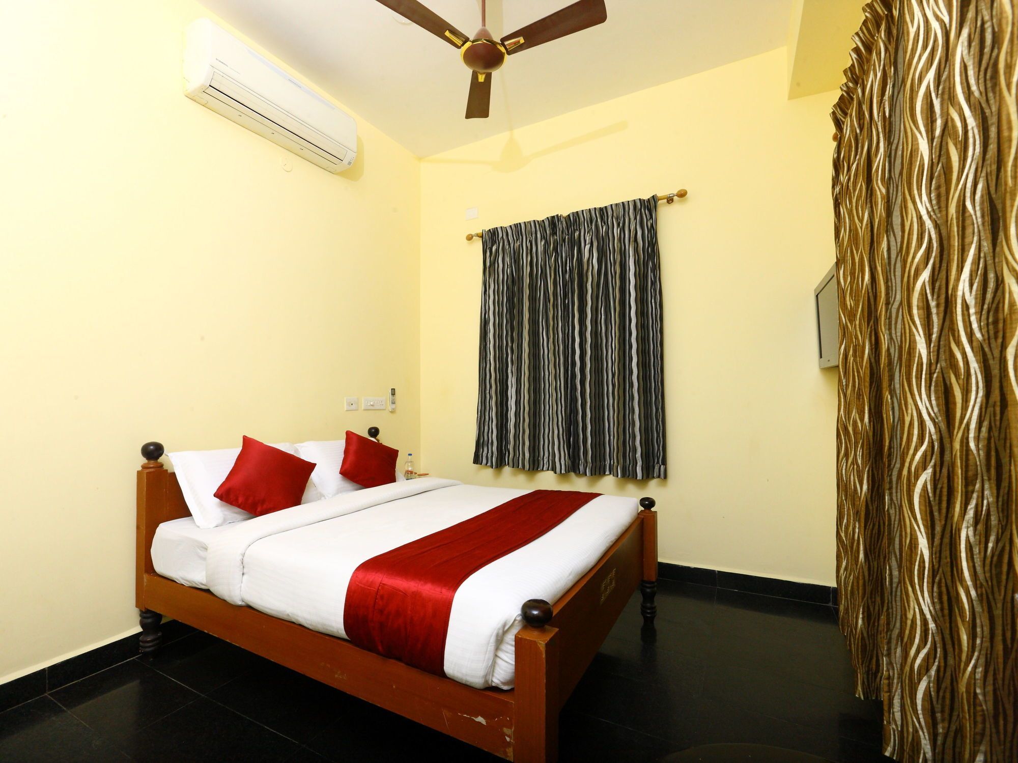 Oyo 10630 Hotel Nano Turf Madurai Extérieur photo